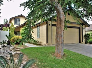 9196 N Woodlawn Dr, Fresno, CA 93720