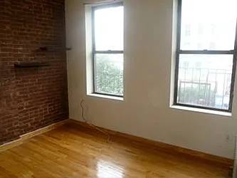 Rented by Robyn Lee, LREB