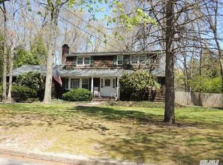 3 Hilltop Ct, Rocky Point, NY 11778