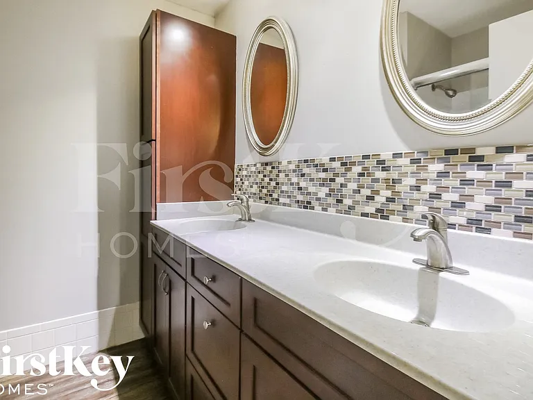 9805 N Cove View Ct — Photo 12