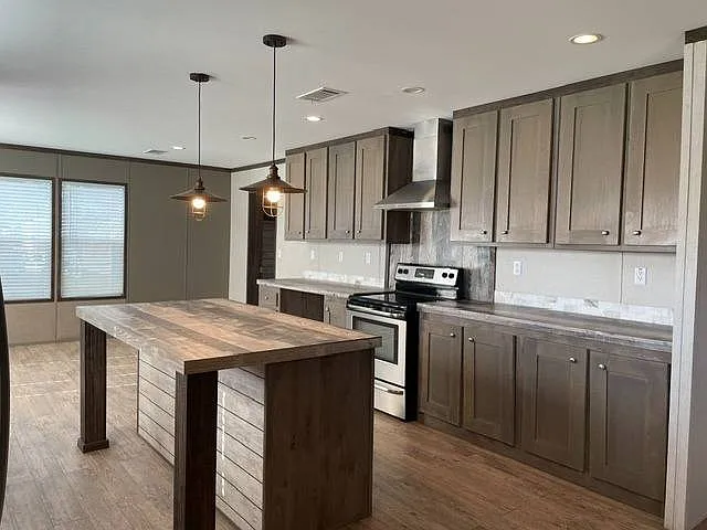 3 bed, 2.0 bath, 1920 sqft, $1,725 — Photo 3
