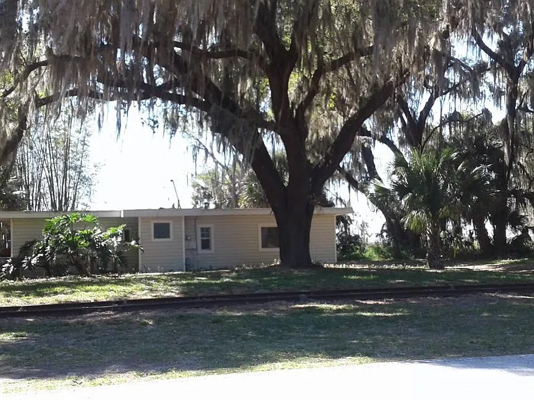 1120 Northshore Dr #1 — Photo 1