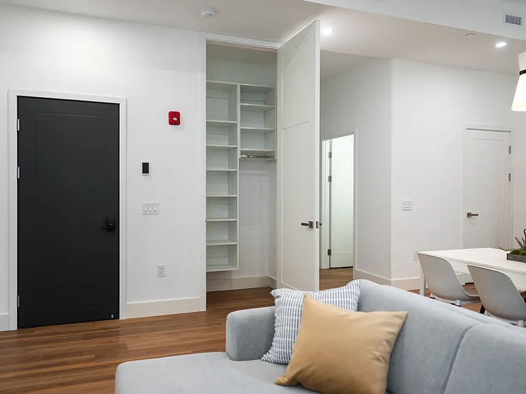 The Roe at Manayunk Apartments and Townhomes — Photo 120