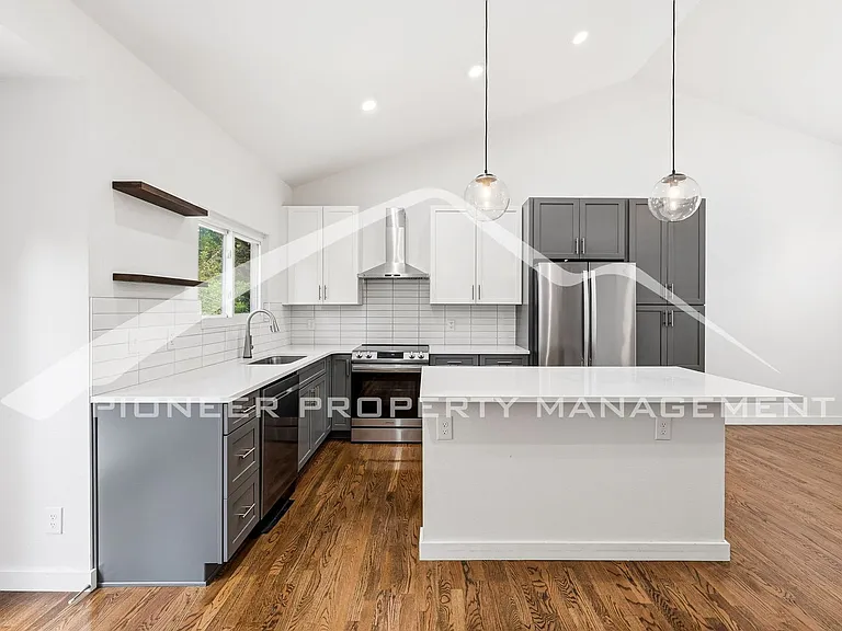 9753 Independence St — Photo 6