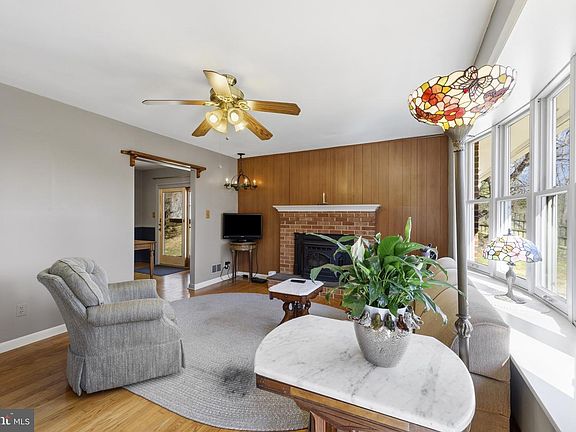 4th image of 2019 Valley Rd