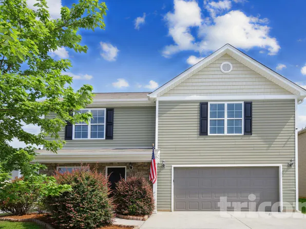 3901 Creekmoore Dr, Winston Salem, NC 27101