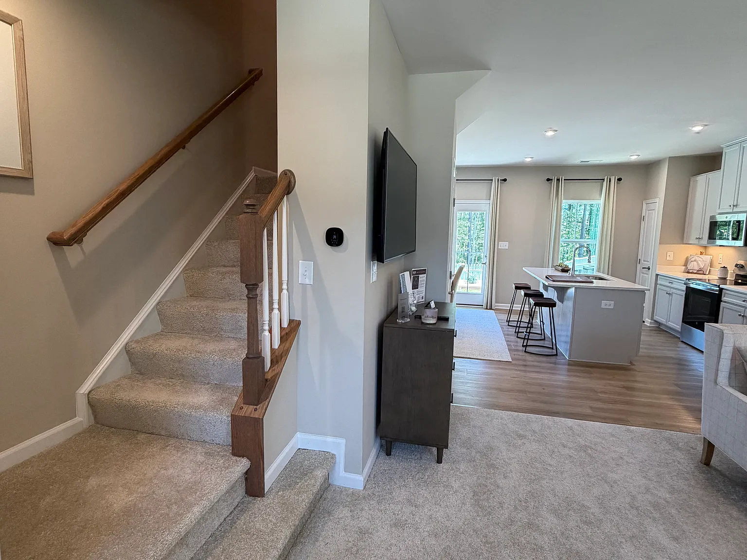 3 bed, 2.5 bath, 1280 sqft, $2,400 — Photo 1