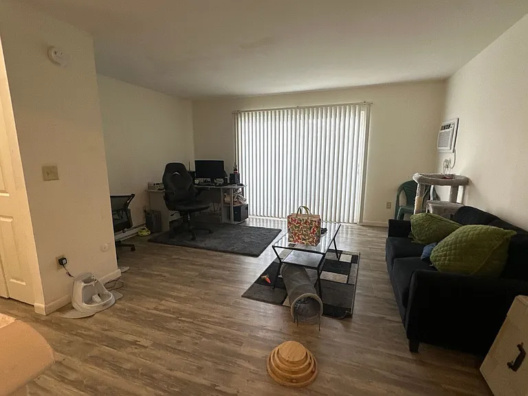 University Park Apartments near Cornell University — Photo 334