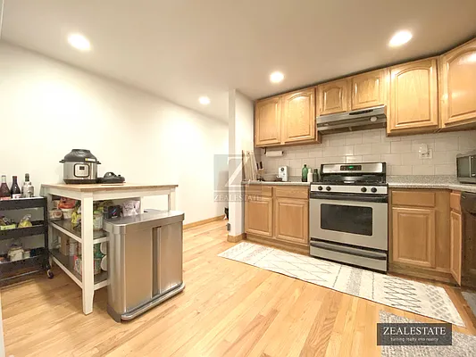 Rented by ZealEstate Group Inc | media 16