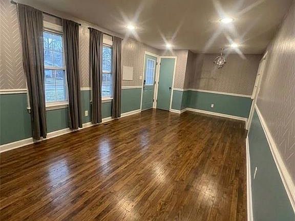 2nd image of 5205 Longview Rd