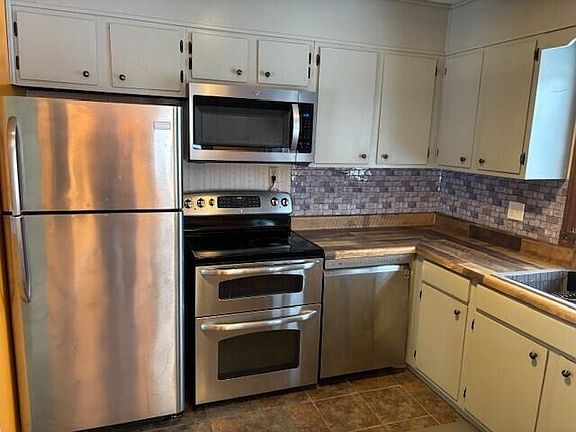 3rd image of 3247 E Gogomain Rd