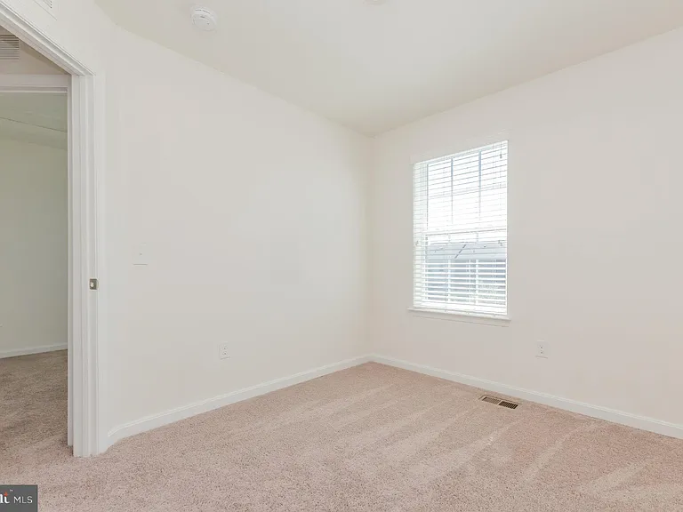 172 Drexel Ct — Photo 45