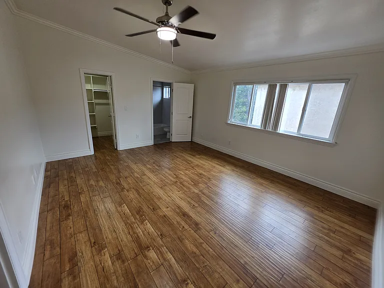 2516 Graham Ave #4 — Photo 19