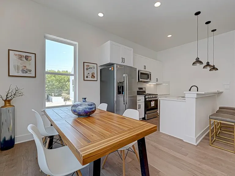 6127 W Montgomery Rd — Photo 4