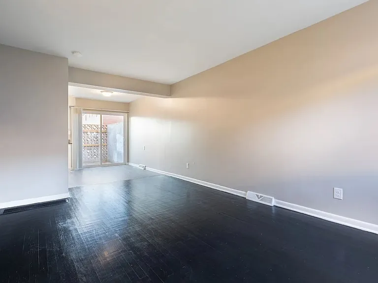 908 N Meadows Ct #L — Photo 5