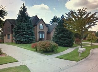 1975 Club Dr, Troy, MI