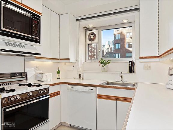 4th image of 25 Sutton Pl S APT 12P