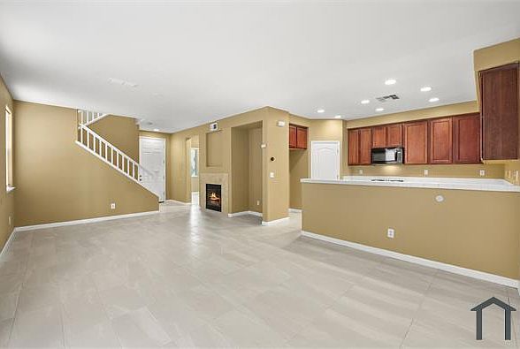 1st image of 3245 Portage Way