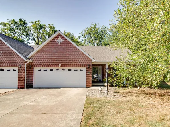 504 Fleming Dr, Godfrey, IL 62035