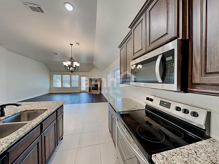 215 Buckskin Dr — Photo 4