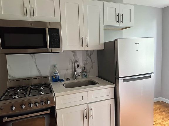 5th image of 321 E 115th St #4A
