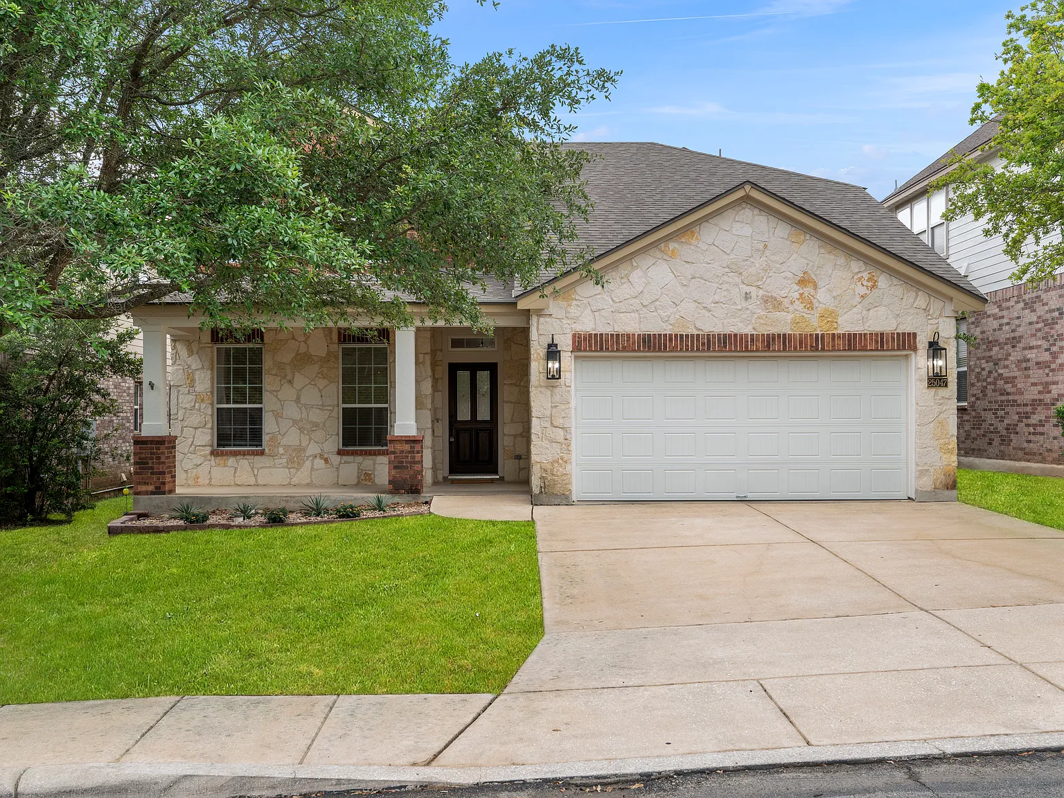 David Weekley Home for Lease — Photo 2