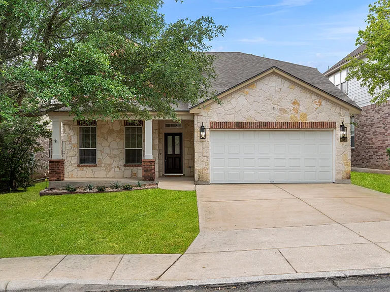 25047 McBride Dr — Photo 2