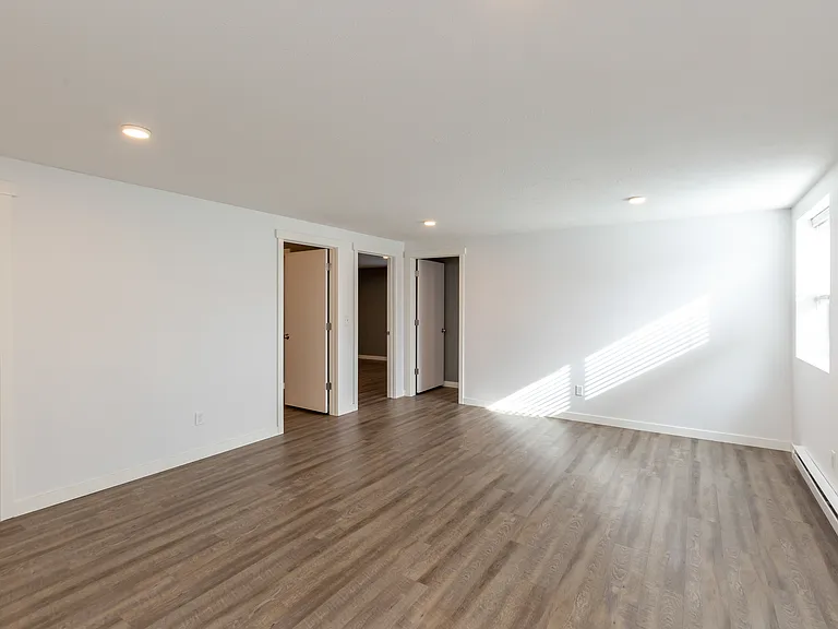 3507 E 57th Ave — Photo 4