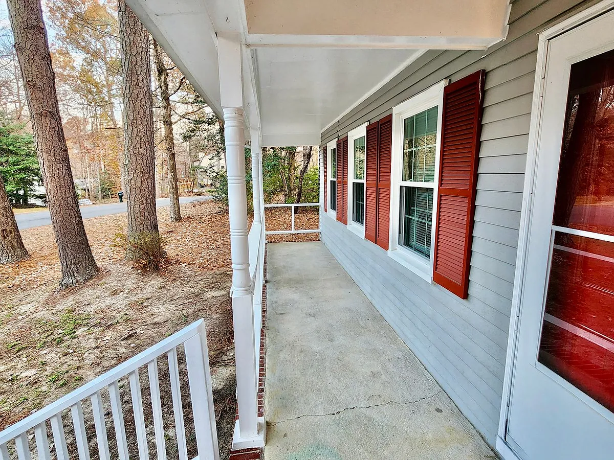 Building Photo - 102 Chapel Hill Ln