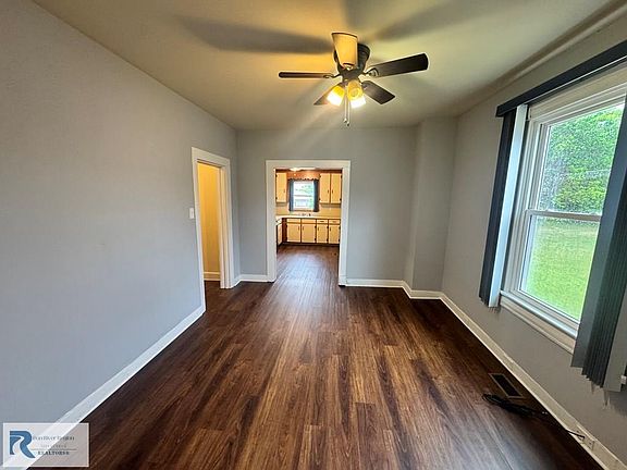5th image of 813 Hughes St