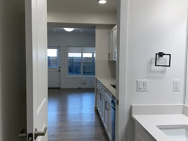 265 Collicott Dr #LOWER — Photo 10