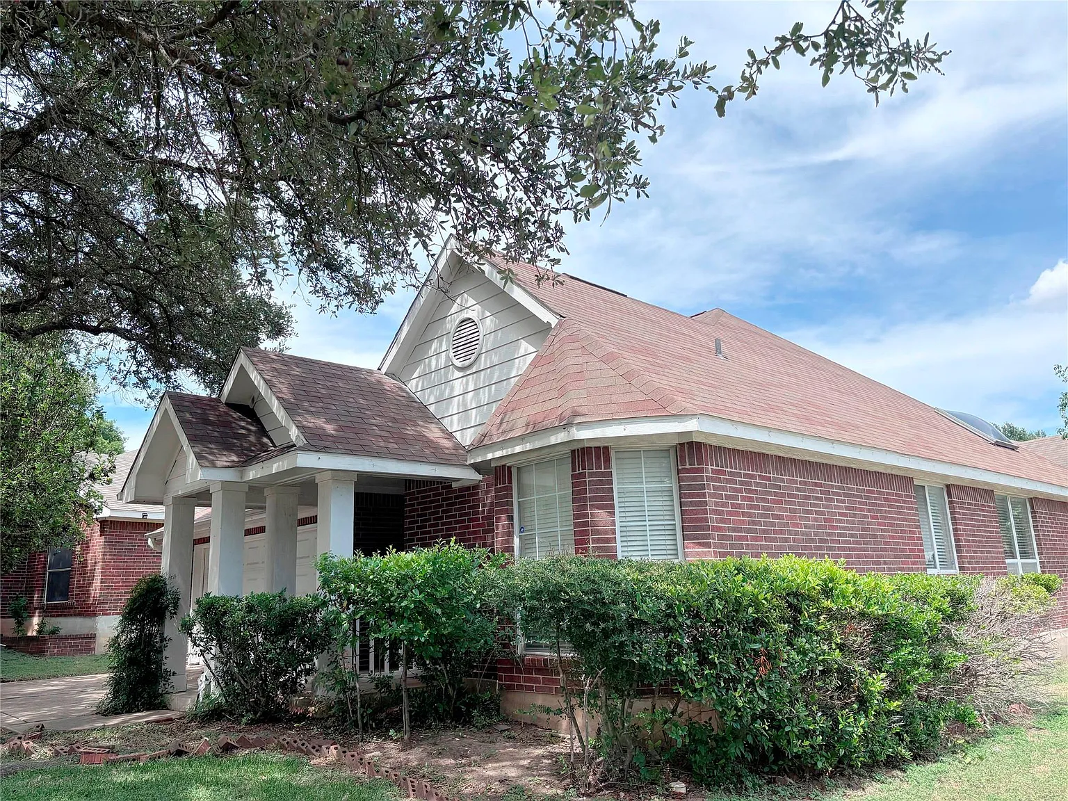 3 bed, 2.0 bath, 1622 sqft, $1,995 — Photo 3