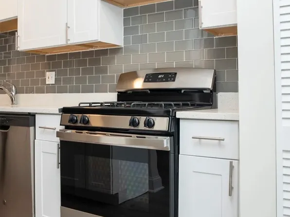 1251 W Henderson St, Chicago, IL 60657