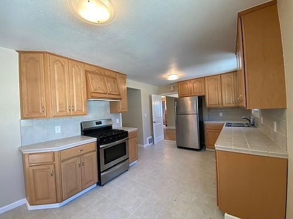 3rd image of 605 W 39th Ave