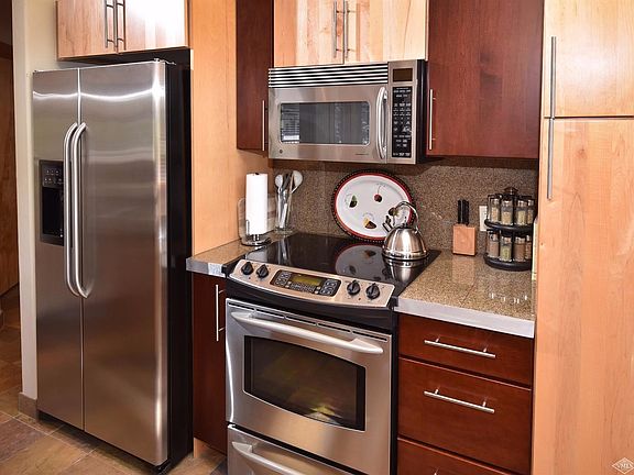 kitchen built-in stainless appliances