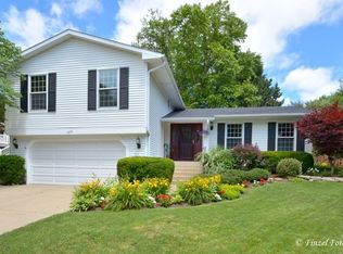 4255 Eisenhower Cir, Hoffman Estates, IL 60192