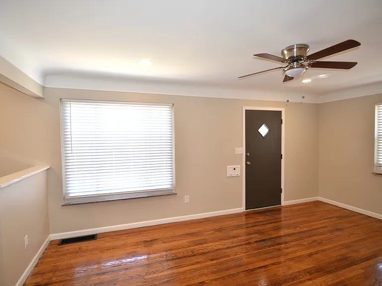 1122 Alcliff Ln — Photo 3