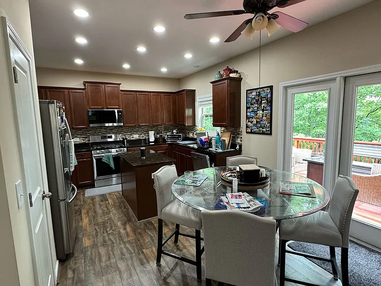 421 Morgans Creek Ct NW — Photo 5