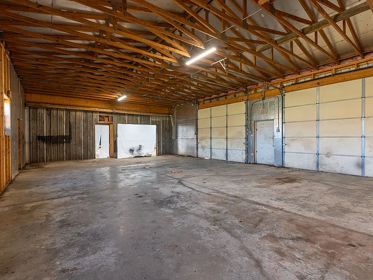 13081 E State Highway 22 — Photo 7