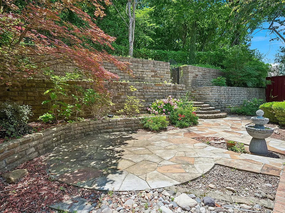 8141 Rosemont Dr