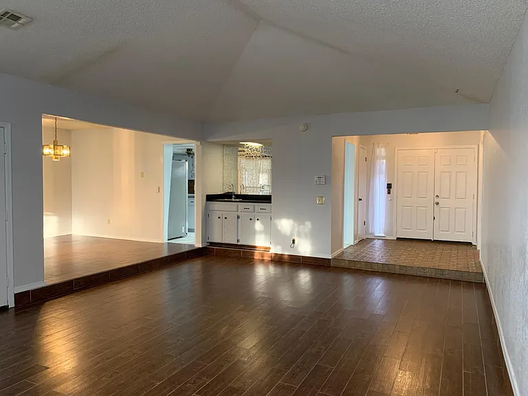 6453 N College Ave — Photo 4