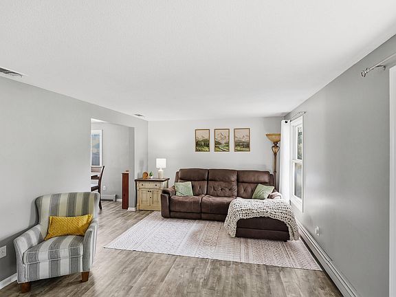2nd image of 2000 Maple Ln