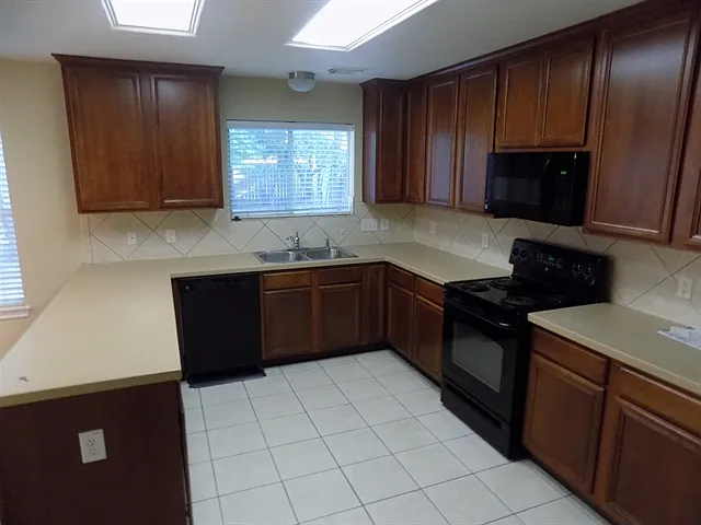 12738 Cooper Breaks Dr — Photo 2