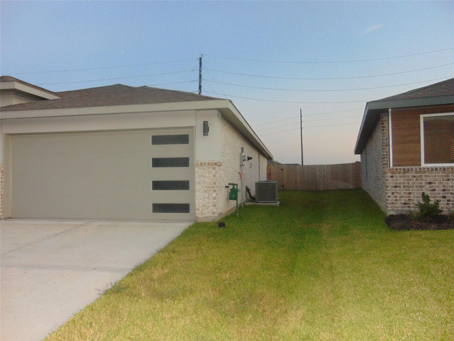 4 bed, 2.0 bath, 1847 sqft, $2,175 — Photo 2