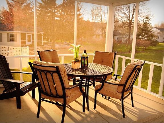 Screened-In Porch