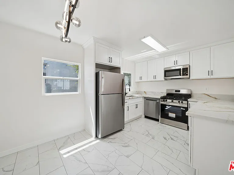 1029 N Gardner St — Photo 7