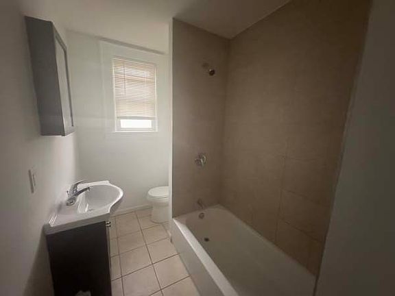 4th image of 49-51 Fabyan Pl #2R