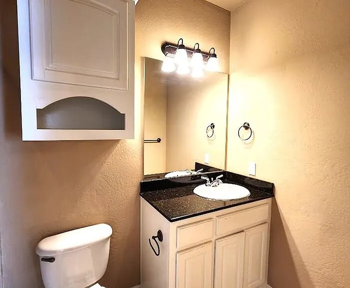 13705 Oxford Dr — Photo 24