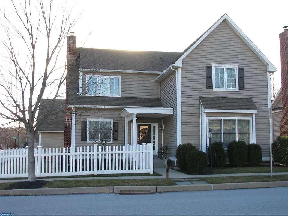 1st image of 410 Fairmont Dr