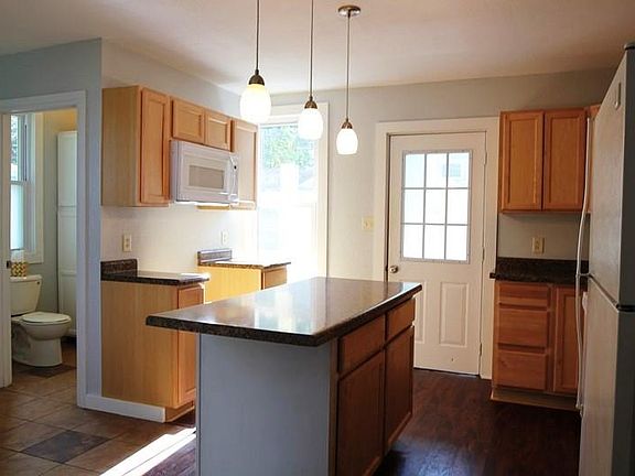 2nd image of 307 Forest Ave